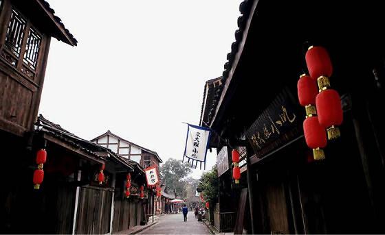 石泉农商银行：“述”出责任 “评”添动力